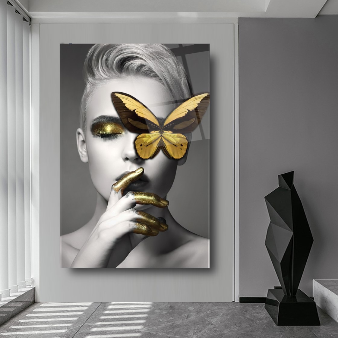 Kadın ve Kelebek Cam Tablo