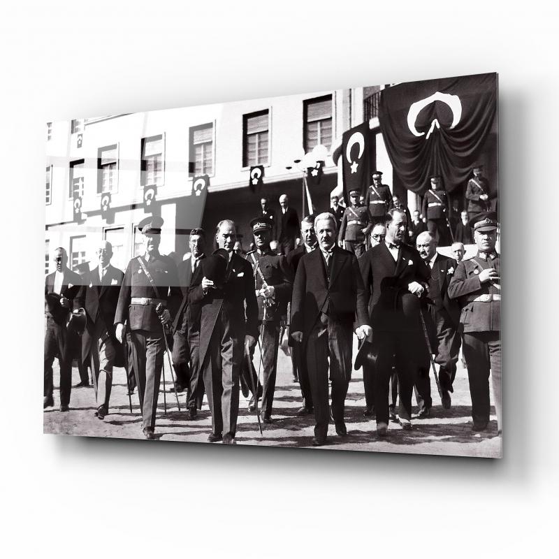 Atatürk Cam Tablo