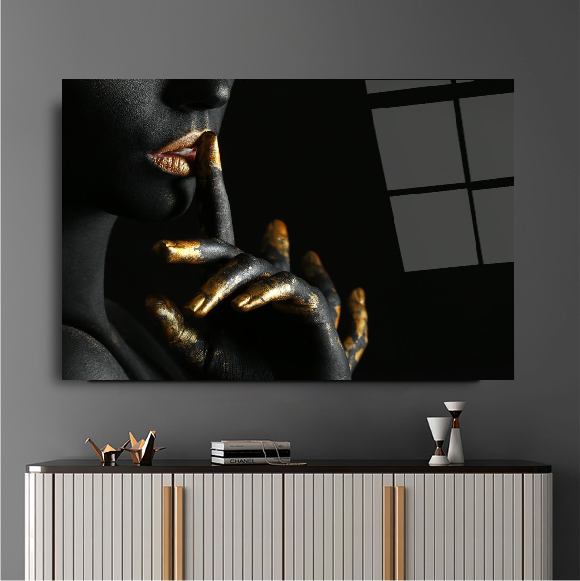 Siyahi Kadın Cam Tablo